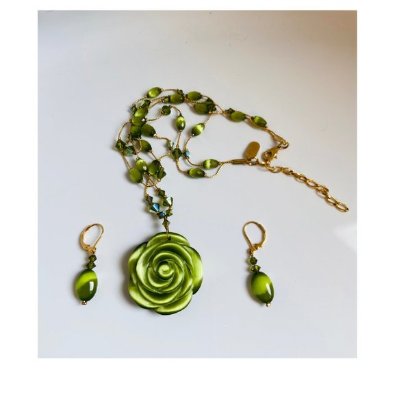 2-Strand Beautiful Glass Flower Necklace w: Matching Earrings - Picture 4 of 6